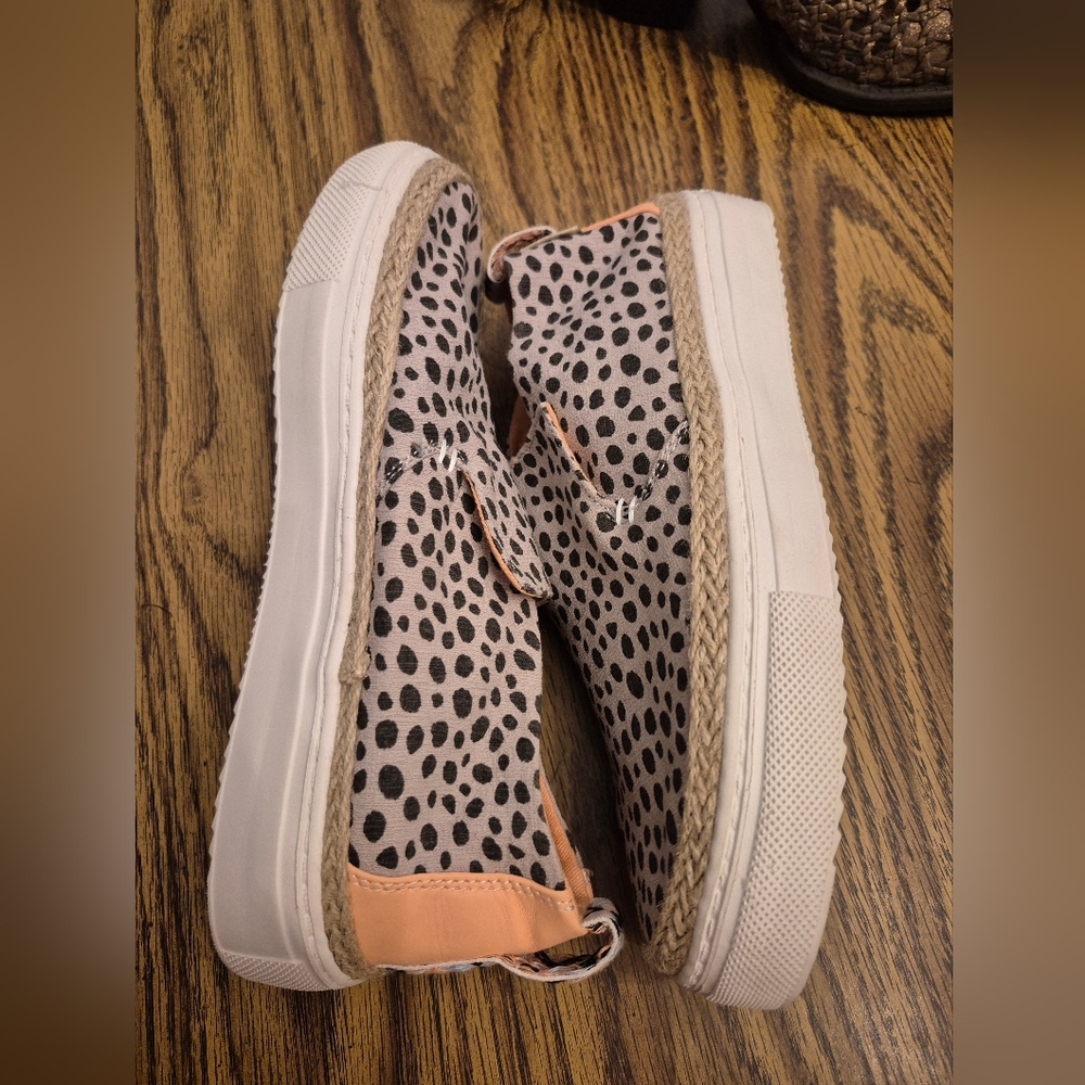 Stylish Polka Dot Sneakers with Pink Accents